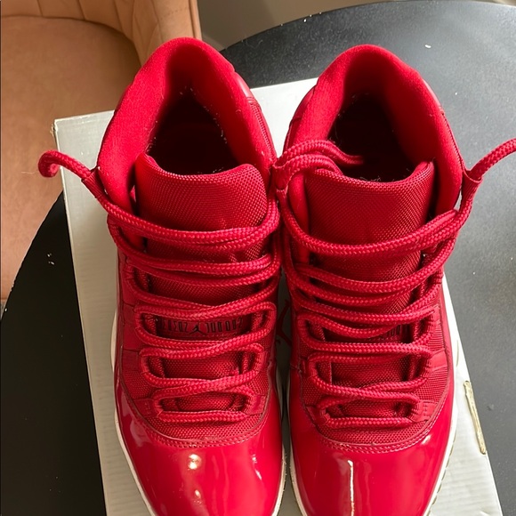 Nike Air Jordan 11 Retro - Picture 6 of 8